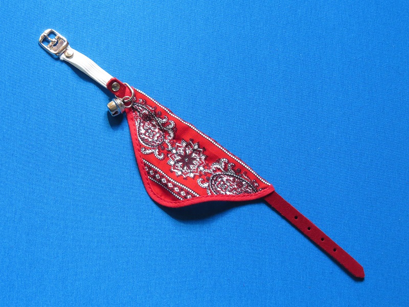 poezenhalsbanddoekrood